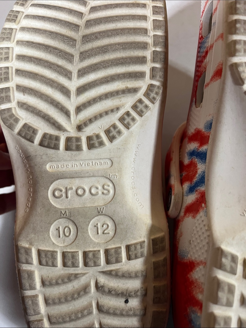 CROCS Tie-Dye Classic Clog in Red White Blue M10/W12 - Picture 10 of 16